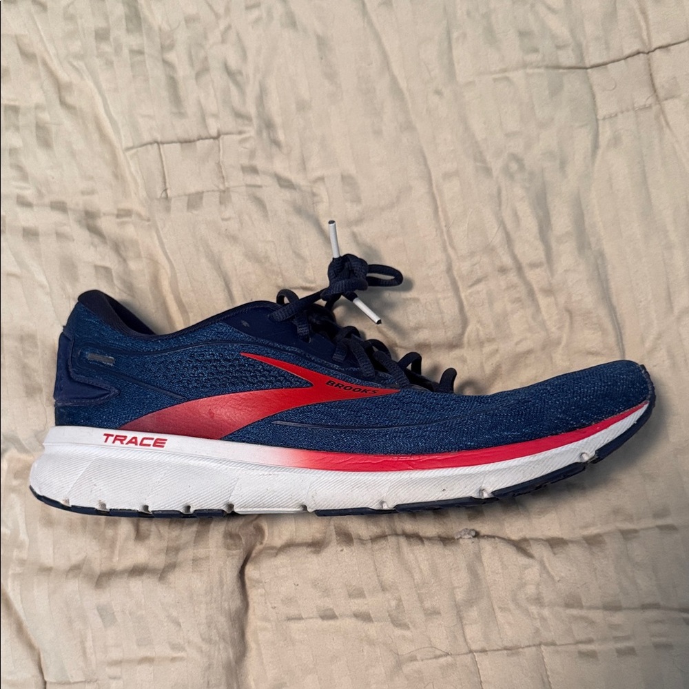 Brooks Trace Size 12 Navy and Crimson Athletic Shoes